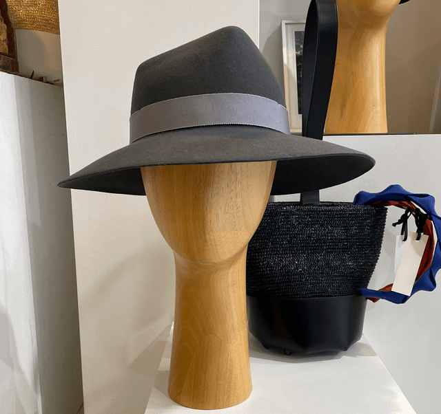 MARTIN / Dark grey